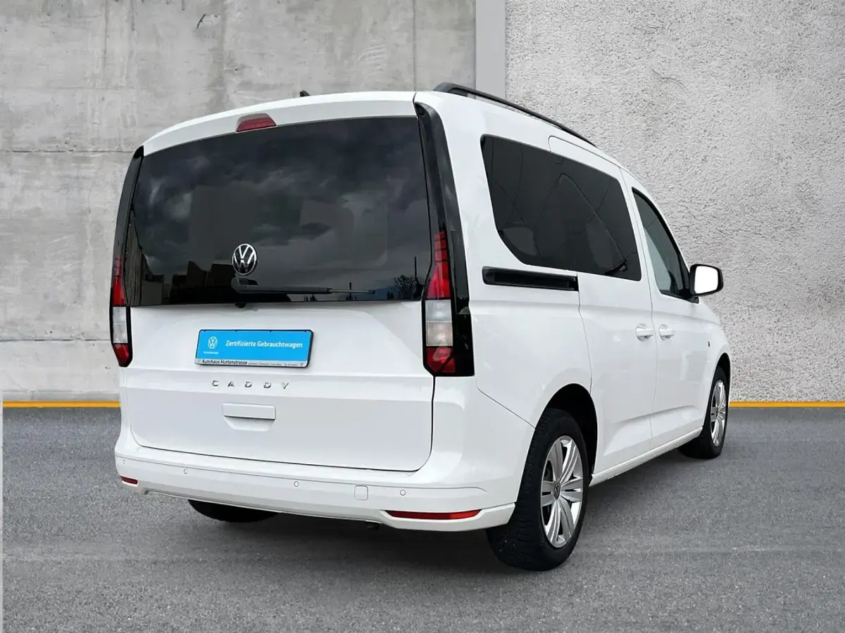 Gebraucht VW Caddy Life 122 PS (89 kW) 2022 Weiß Van / Kleinbus