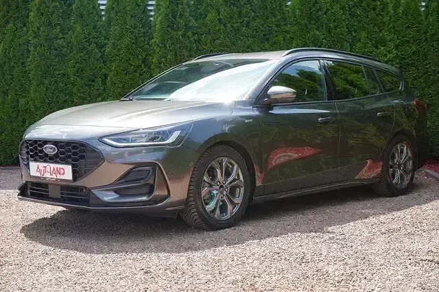 Gebraucht Ford Focus ST-Line 155 PS (114 kW) 2024 Grau Kombi