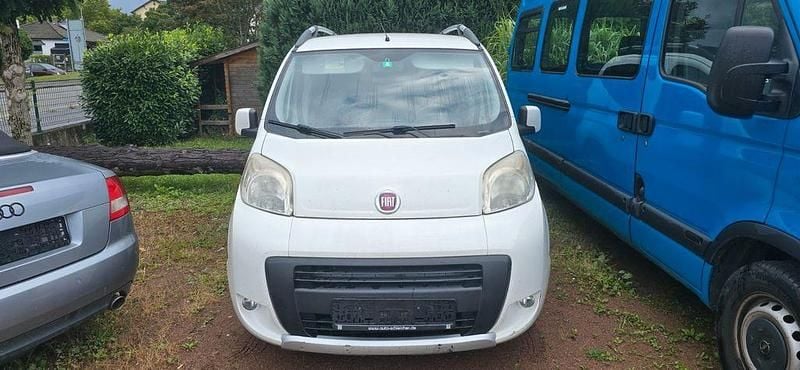 Weiß Gebraucht 2011 Fiat Qubo Trekking Van / Kleinbus | 3.500 € (Guter Preis) - Bild 1/4
