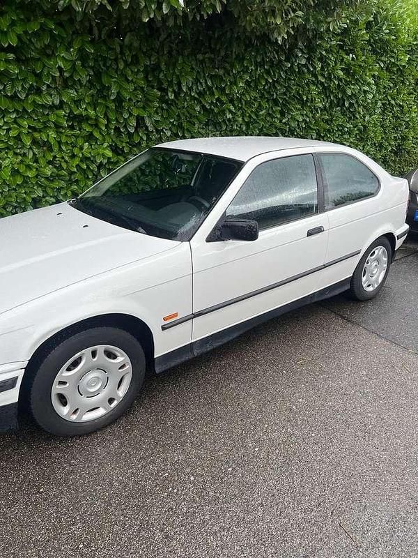 Gebraucht BMW 316 102 PS (75 kW) 1993 Weiß Limousine