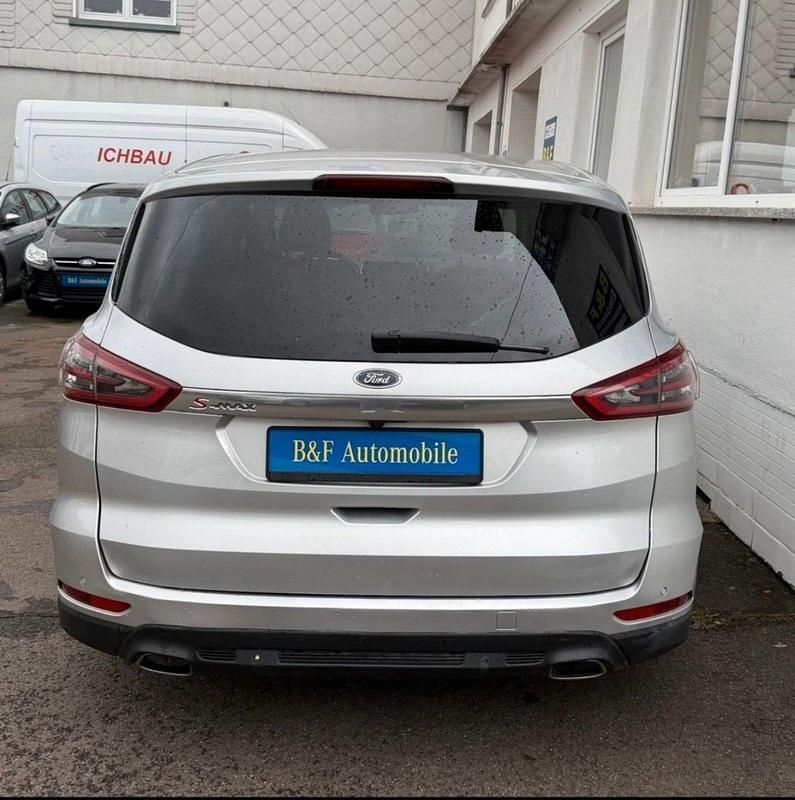 Gebraucht Ford S-MAX Titanium 179 PS (131 kW) 2016 Schwarz Van / Kleinbus