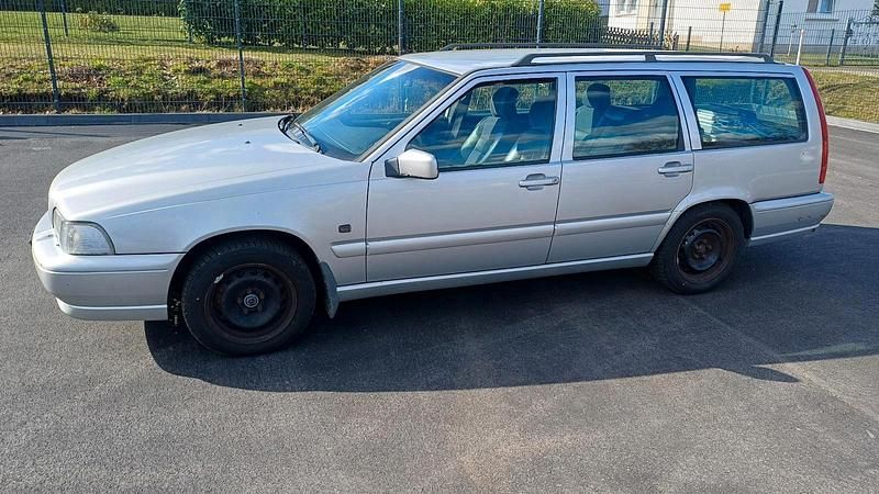 Gebraucht Volvo V70 144 PS (105 kW) 1998 Silber Kombi