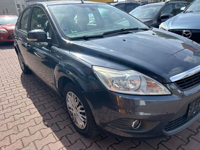 Grau Gebraucht 2010 Ford Focus Limousine | 2.350 € (Guter Preis) - Bild 1/4