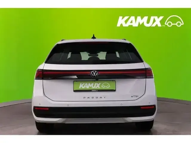 Gebraucht VW Passat 150 PS (110 kW) 2025 Pure white Kombi