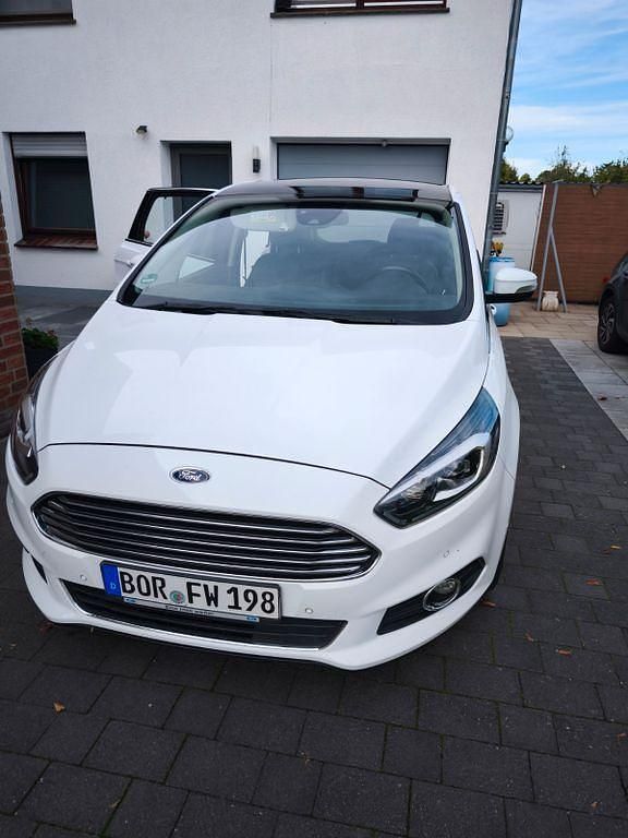 Gebraucht Ford S-MAX Titanium 190 PS (139 kW) 2018 Weiß Van / Kleinbus
