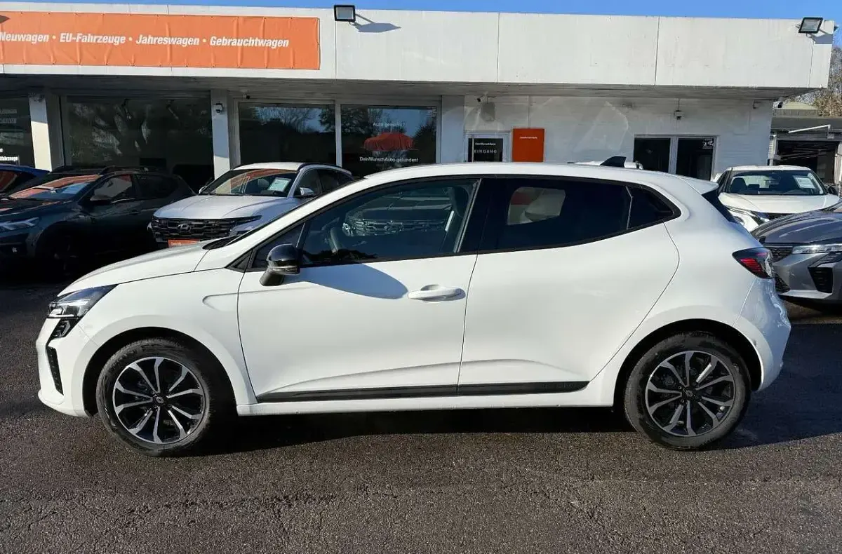 Neu Renault Clio V Techno 91 PS (66 kW) 2025 Weiß Limousine