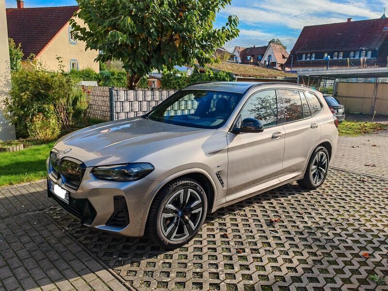 Silber Gebraucht 2023 BMW iX3 M Sport SUV | 45.700 € (Superpreis) - Bild 1/4