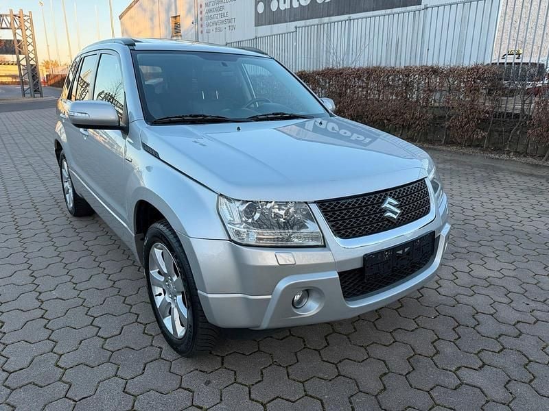 Gebraucht Suzuki Grand Vitara 129 PS (94 kW) 2010 Silber SUV