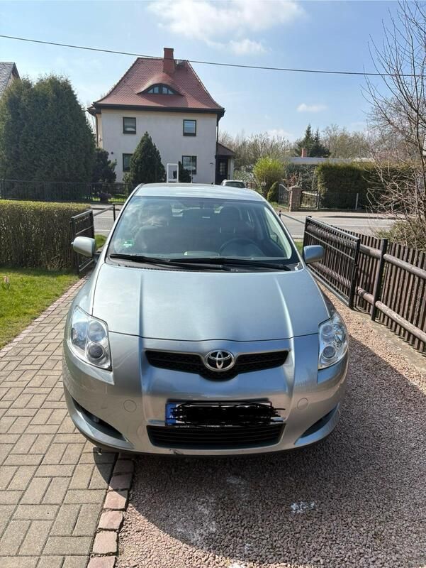 Silber Gebraucht 2010 Toyota Auris Limousine | 4.200 € (Guter Preis) - Bild 1/4