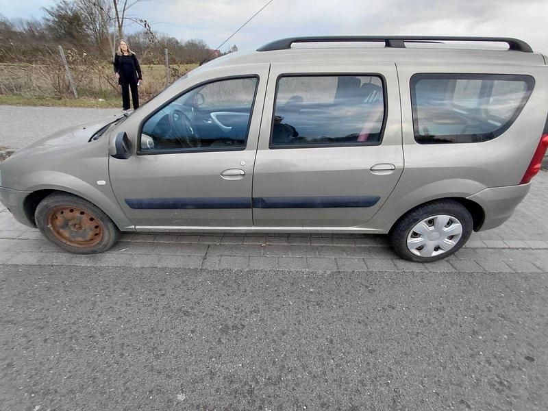 Gebraucht Dacia Logan MCV Lauréate 86 PS (63 kW) 2009 Beige Kombi