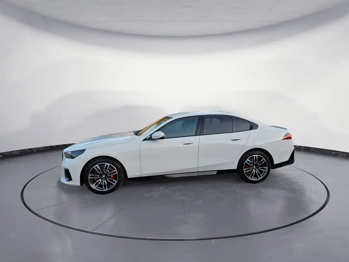 Gebraucht BMW 520 M Sport 197 PS (144 kW) 2025 Limousine