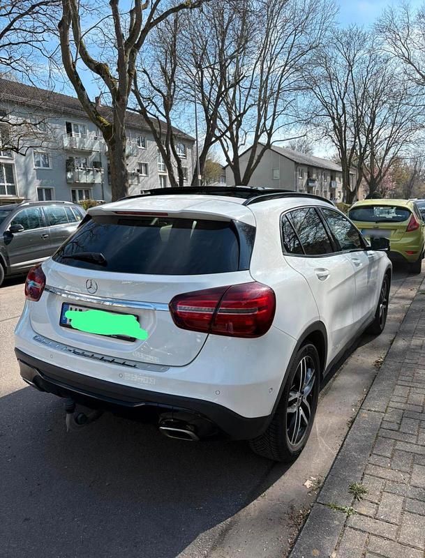 Gebraucht Mercedes GLA200 156 PS (114 kW) 2018 Weiß SUV