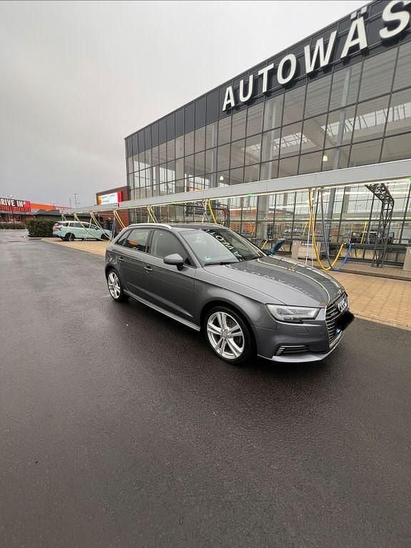 Grau Gebraucht 2020 Audi A3 Ambiente Limousine | 17.000 € (Superpreis) - Bild 1/4