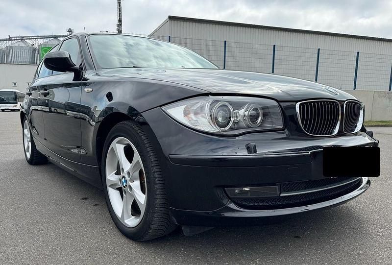 Schwarz Gebraucht 2010 BMW 130 Kleinwagen | 17.749 € (Superpreis) - Bild 1/4