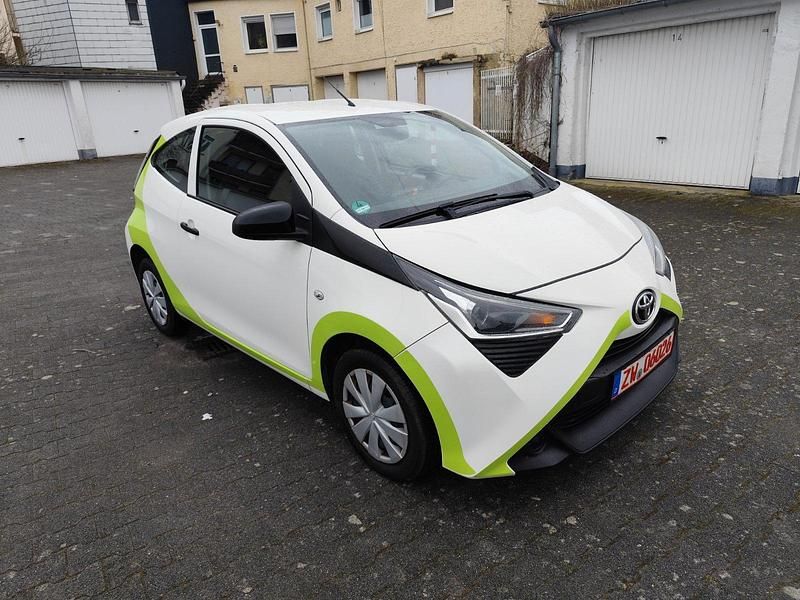 Gebraucht Toyota Aygo 72 PS (52 kW) 2021 Weiß Kleinwagen