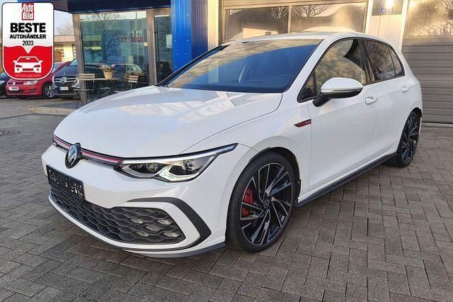 Weiß (pure white) Gebraucht 2023 VW Golf VIII GTI Limousine | 33.980 € - Bild 1/4