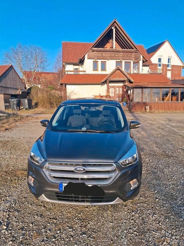 Gebraucht Ford Kuga Trend 120 PS (88 kW) 2019 Grau SUV