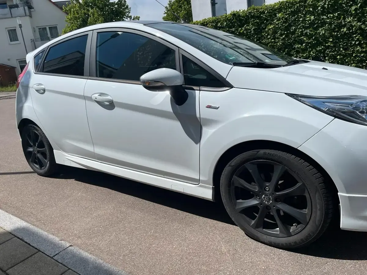 Używany Ford Fiesta ST 101 KM (74 kW) 2016 Biały Hatchback