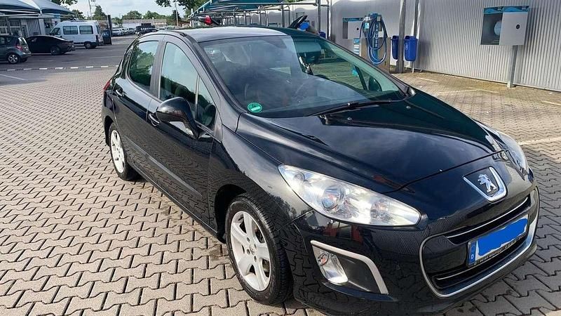Schwarz Gebraucht 2012 Peugeot 308 Access Limousine | 2.699 € (Fairer Preis) - Bild 1/4