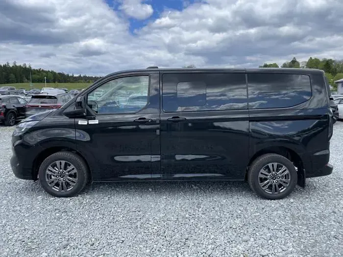 Neu Ford Tourneo Custom Titanium 170 PS (125 kW) 2026 Schwarz, agate black metallic Van