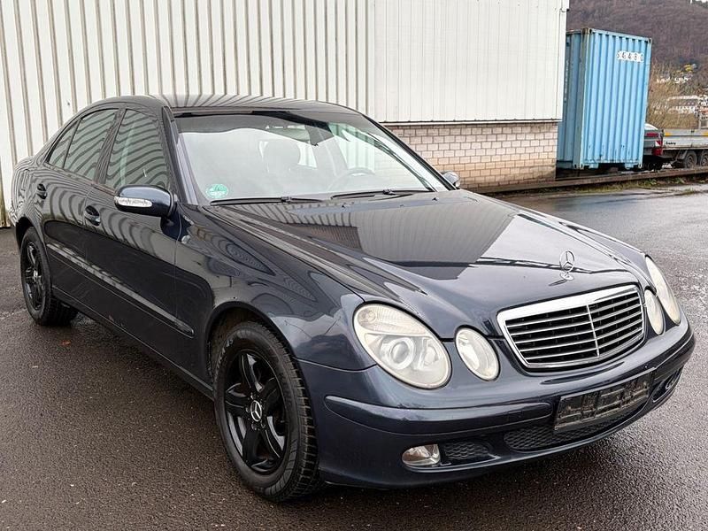 Gebraucht Mercedes E220 150 PS (110 kW) 2002 Schwarz Limousine