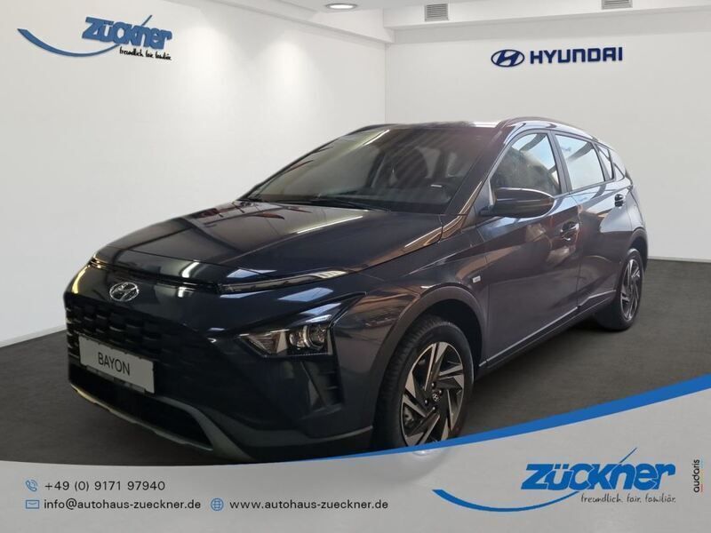Grau Gebraucht 2023 Hyundai Bayon SUV | 22.990 € (Etwas zu teuer) - Bild 1/4