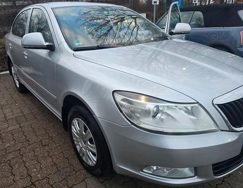 Gebraucht Skoda Octavia Family 122 PS (89 kW) 2012 Silber Limousine