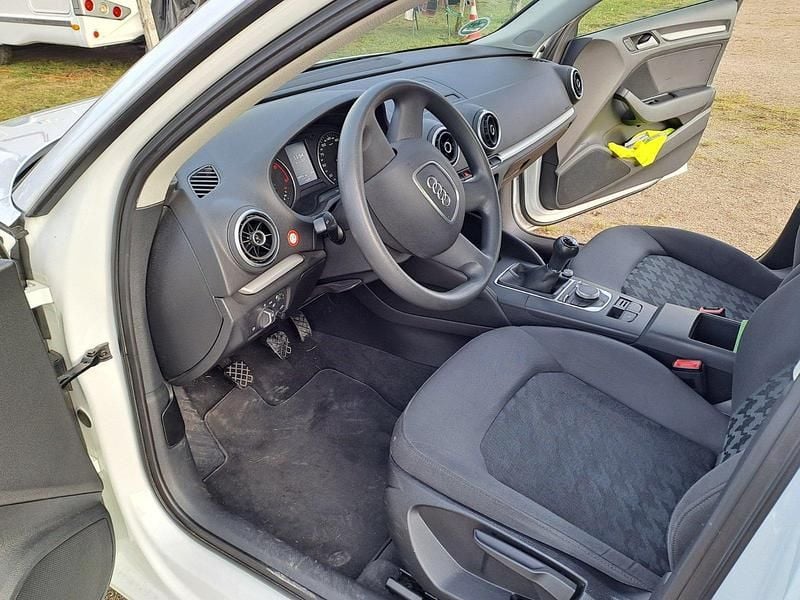 Second-hand Audi A3 Attraction 150 CP (110 kW) 2016 Alb Berlinǎ