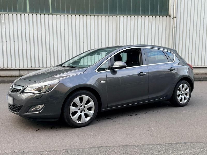 Gebraucht Opel Astra 140 PS (102 kW) 2011 Kleinwagen