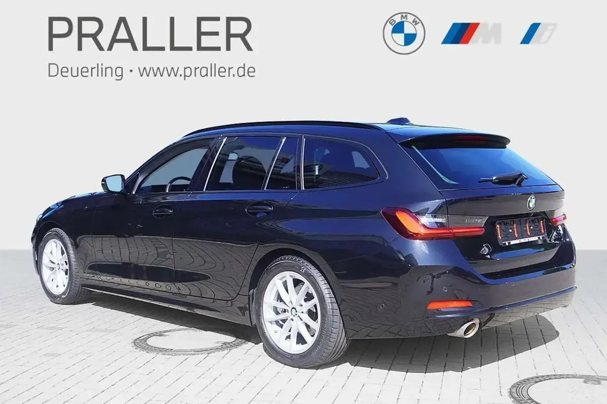 Gebraucht BMW 318 Efficient Dynamics 156 PS (114 kW) 2023 Saphirschwarz Kombi