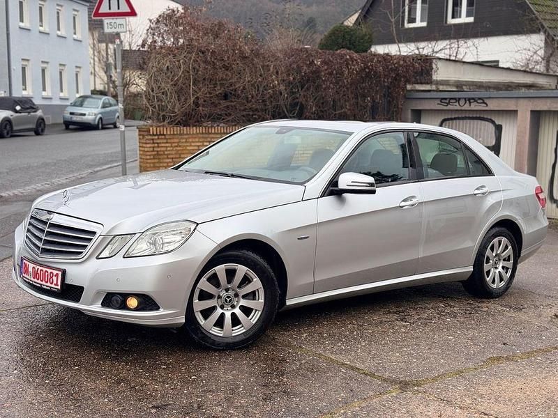 Gebraucht Mercedes E200 136 PS (100 kW) 2011 Silber Limousine