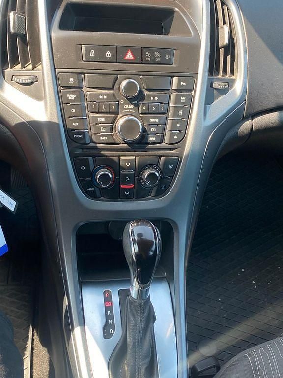 Gebraucht Opel Astra Edition 165 PS (121 kW) 2013 Silber Kombi