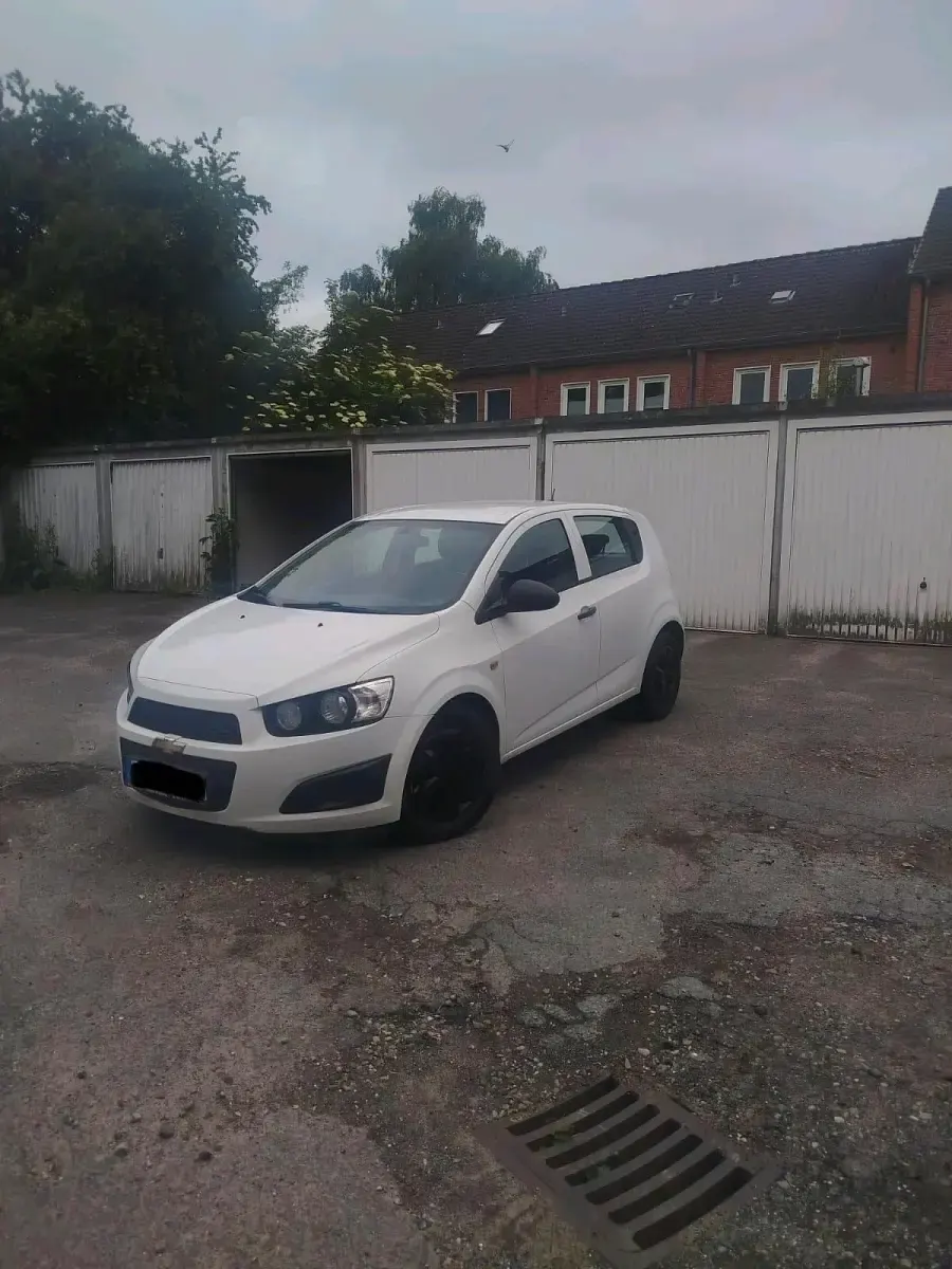 Gebraucht Chevrolet Aveo 72 PS (52 kW) 2012 Weiß Limousine