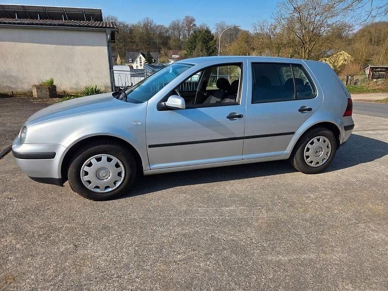 Gebraucht VW Golf IV Conceptline 102 PS (75 kW) 2001 Silber Limousine