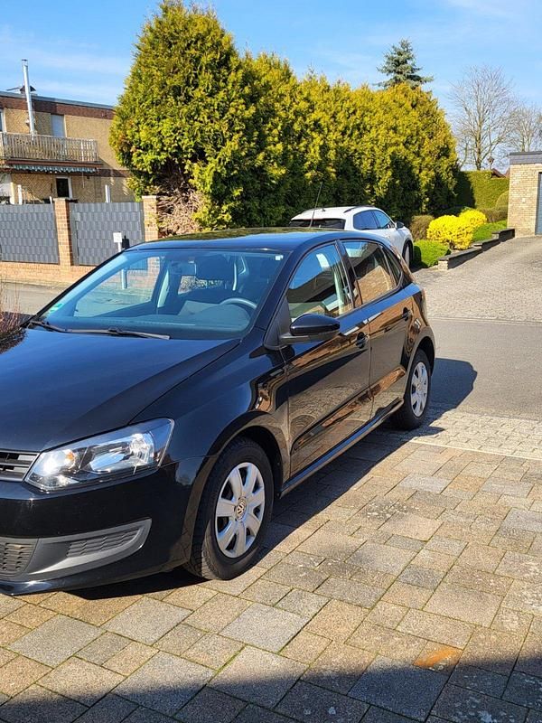 Gebraucht VW Polo 60 PS (44 kW) 2013 Schwarz Kleinwagen