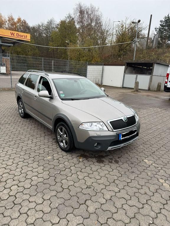 Silber Gebraucht 2008 Skoda Octavia Limousine | 5.950 € (Teuer) - Bild 1/4