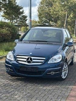 Blau Gebraucht 2010 Mercedes B160 Van / Kleinbus | 5.100 € (Fairer Preis) - Bild 1/4