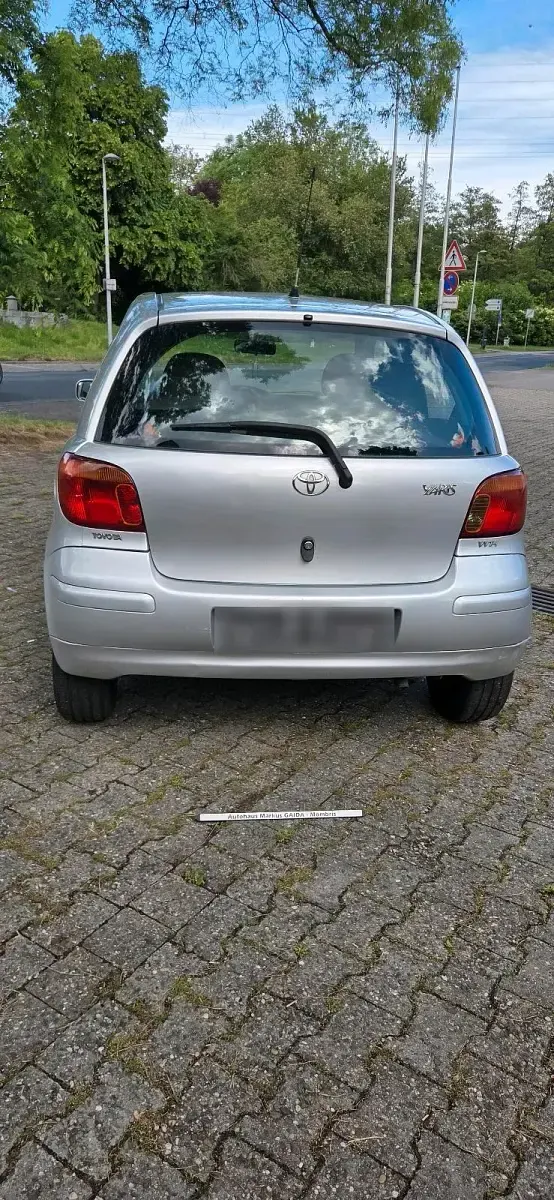 Gebraucht Toyota Yaris 88 PS (64 kW) 2004 Silber Kleinwagen