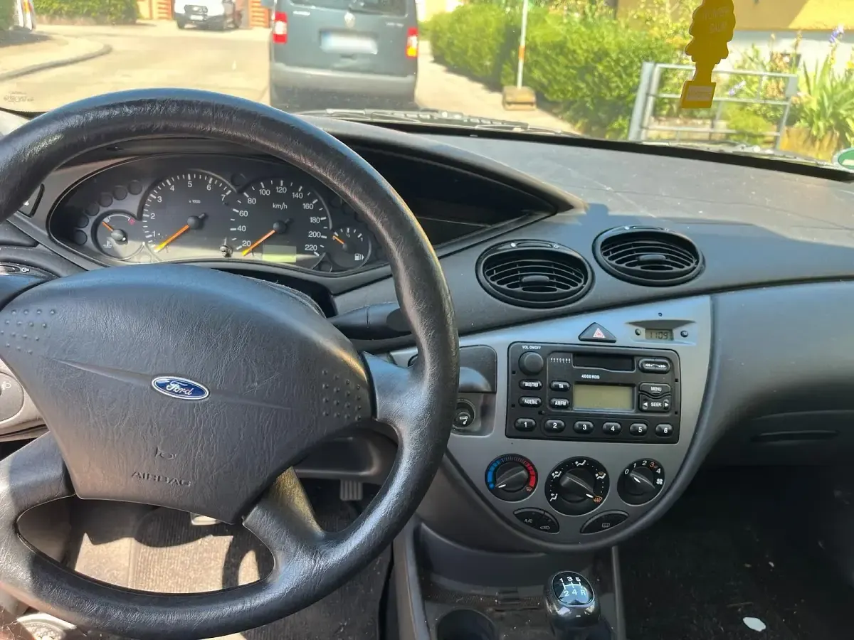 Gebraucht Ford Focus 95 PS (69 kW) 2001 Silber Kombi