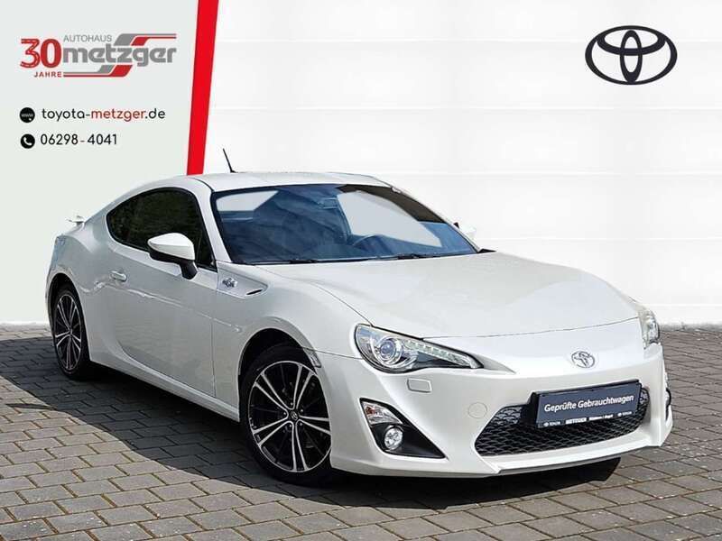 Weiss Gebraucht 2012 Toyota GT86 GT Coupé | 28.520 € (Teuer) - Bild 1/4
