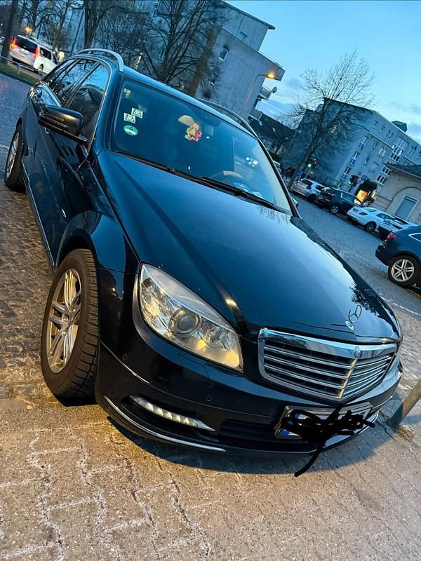 Gebraucht Mercedes 200 140 PS (102 kW) 2011 Schwarz Kombi