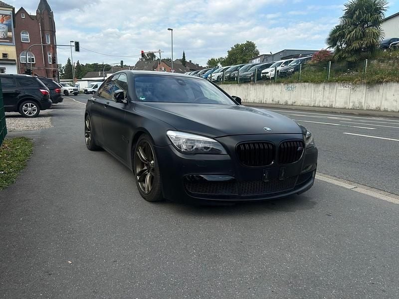 Schwarz Gebraucht 2014 BMW 750 M Sport Limousine | 18.500 € (Superpreis) - Bild 1/4