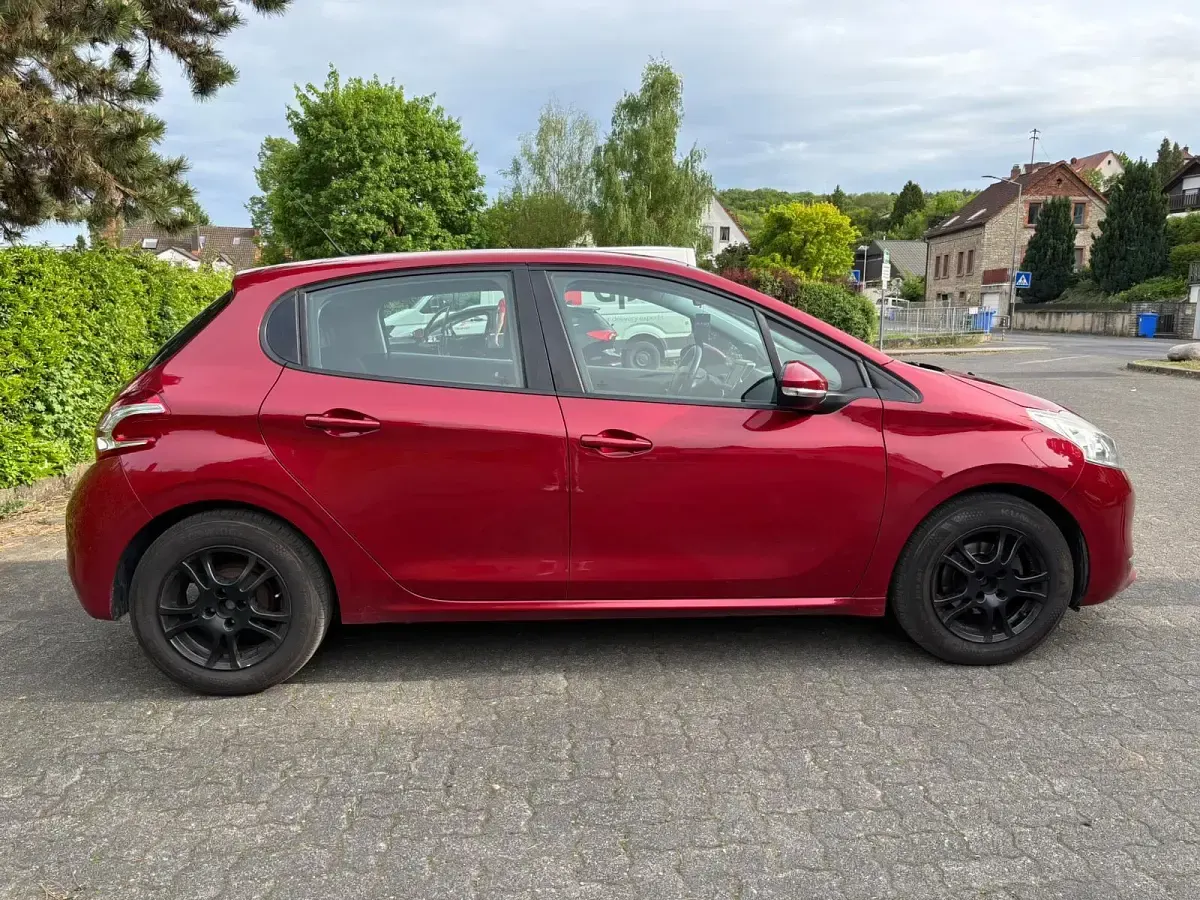 Gebraucht Peugeot 208 82 PS (60 kW) 2013 Rot Kleinwagen