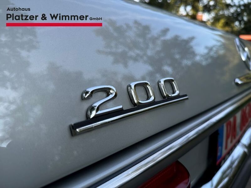 Gebraucht Mercedes 200 95 PS (69 kW) 1975 Silber Limousine