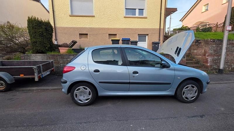 Gebraucht Peugeot 206 Premium 75 PS (55 kW) 2000 Silber Limousine