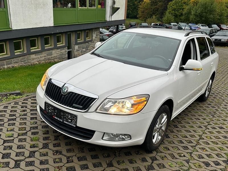 Weiß Gebraucht 2013 Skoda Octavia GreenLine Kombi | 3.499 € (Guter Preis) - Bild 1/4