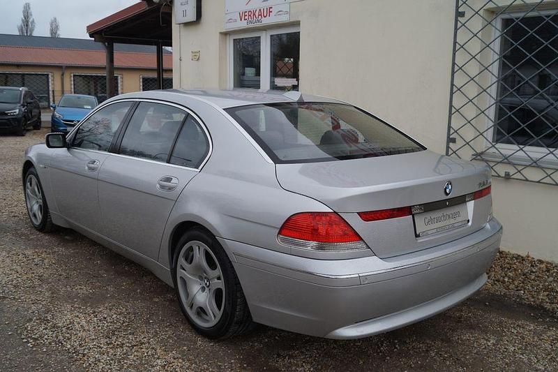 Gebraucht BMW 760L 445 PS (327 kW) 2004 Titansilber metallic Limousine
