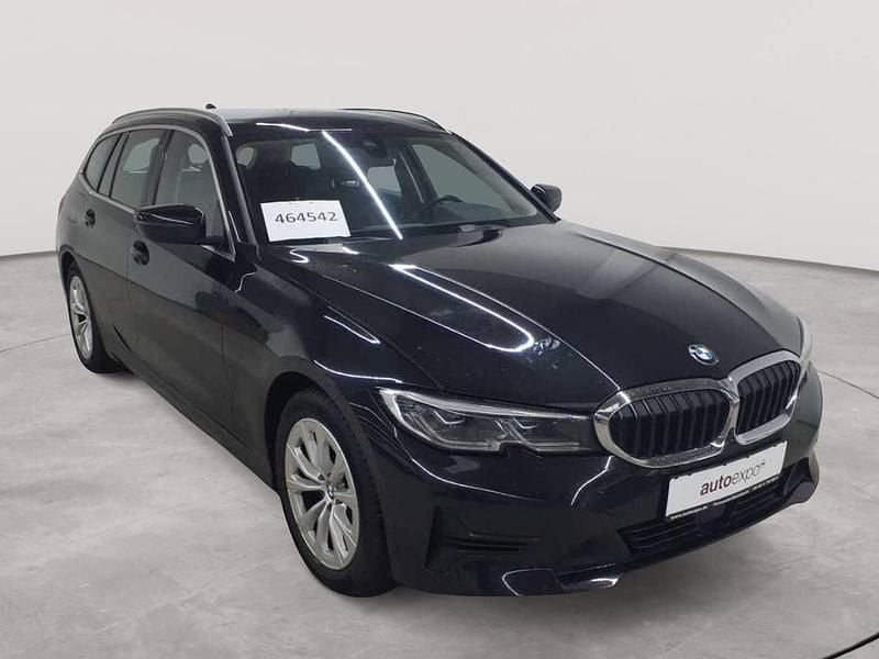 Saphirschwarz metallic Gebraucht 2021 BMW 318 Advantage Kombi | 20.390 € (Fairer Preis) - Bild 1/4