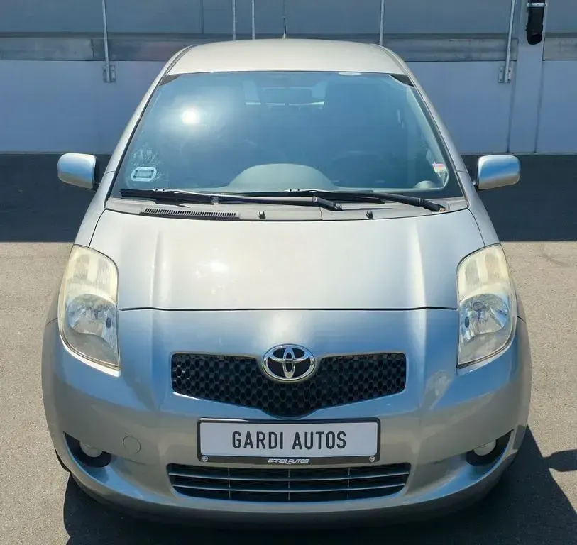 Gebraucht Toyota Yaris 70 PS (51 kW) 2008 Silber Kleinwagen
