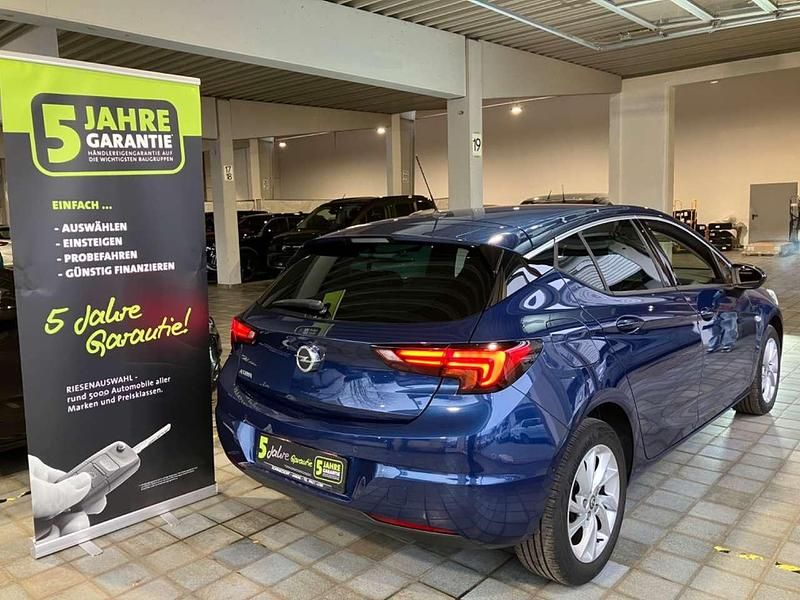 Gebraucht Opel Astra Elegance 145 PS (106 kW) 2020 Nautic blau Limousine